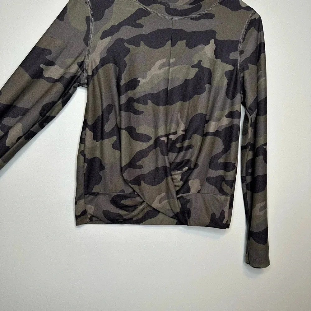 Old navy active top - Picture 2 of 4